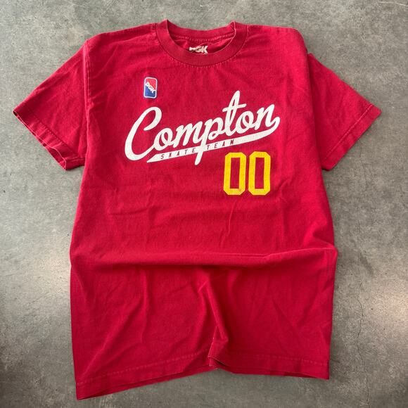 Vintage Y2K Compton DGK Red Skate 00 Graphic Tee Medium - Picture 1 of 6